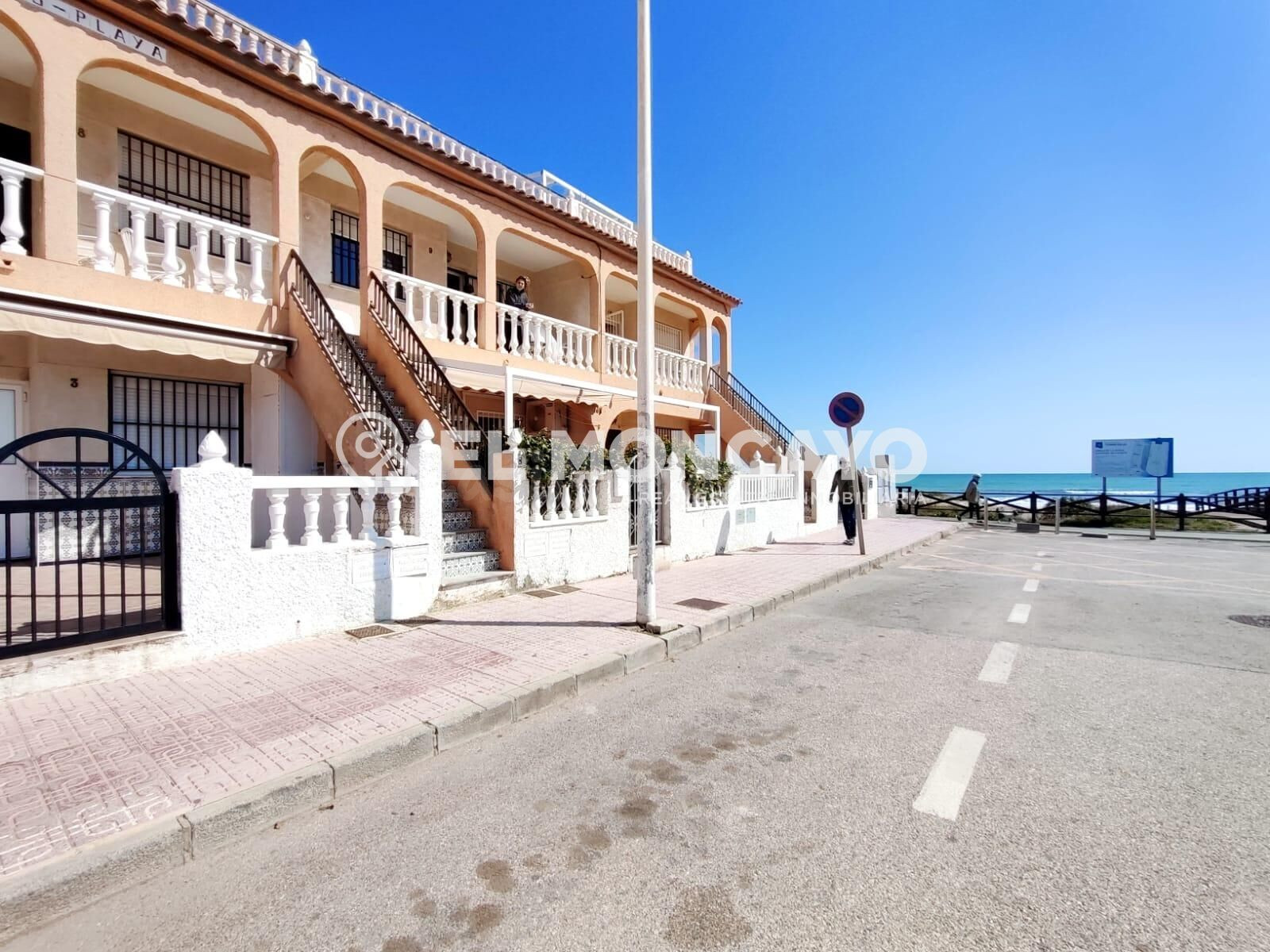 Fantástico bungalow planta baja con vistas al mar y licencia turística junto a las playas de La Mata y Torrevieja, Alicante