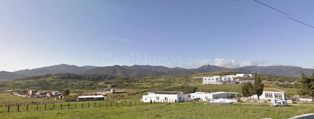 CASA DE CAMPO CON 2 NAVES Y CUADRAS / COUNTRY HOUSE WITH 2 BARNS AND STABLES