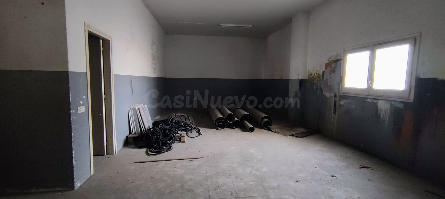 AMPLIO LOCAL ESQUINERO EN GRANOLLERS!!!