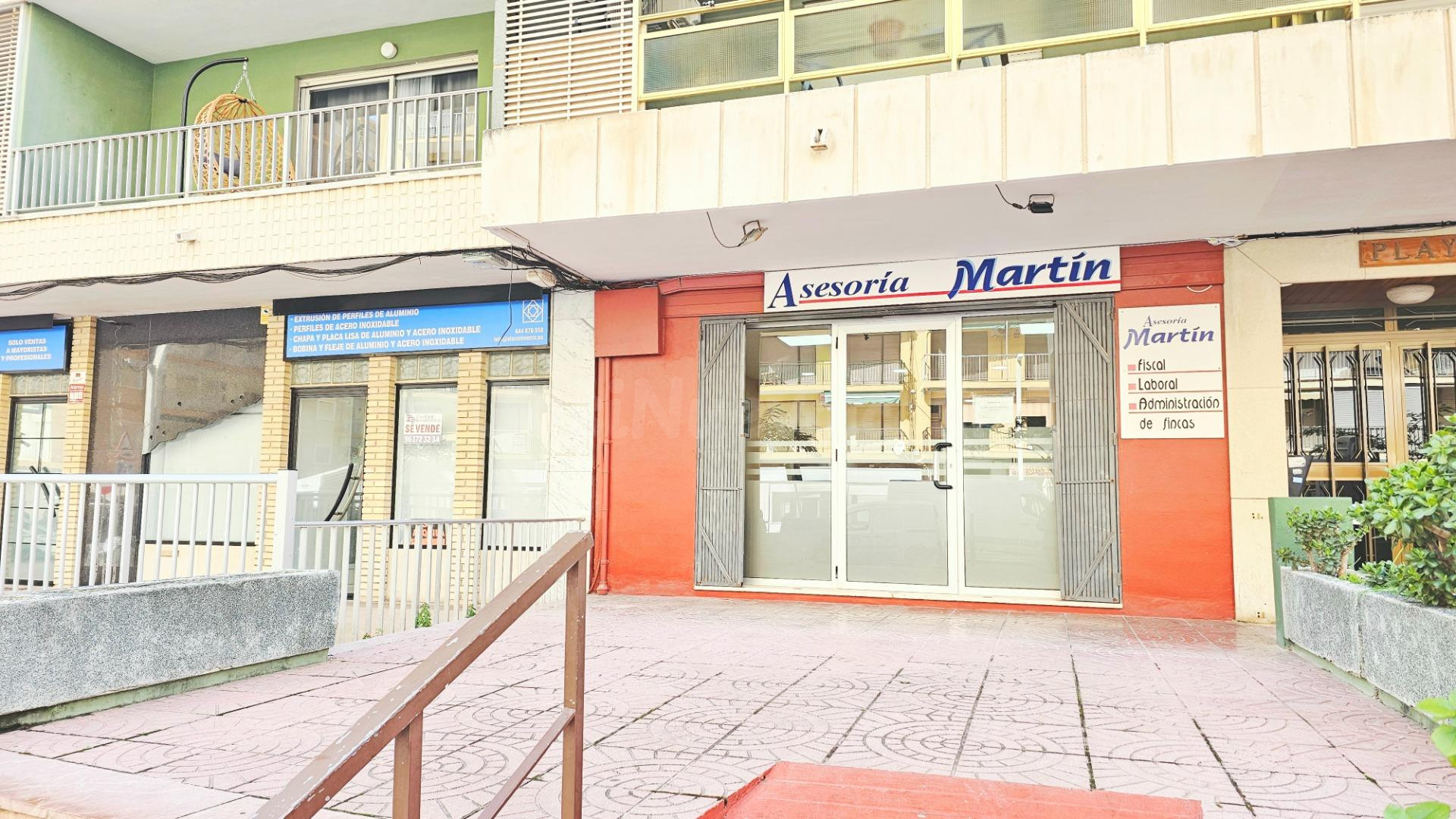 Oportunidad de local en San Antonio de Cullera, calle reformada con bares, comercios y parking