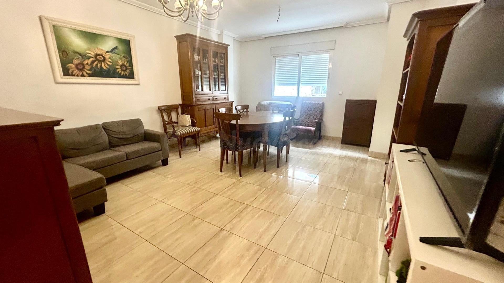 Estupenda vivienda en Águilas zona Centro, 120 m2 de superficie, 110 m2 de terraza, 3 habitaciones dobles (antes 4), 2 baños, trastero y garaje