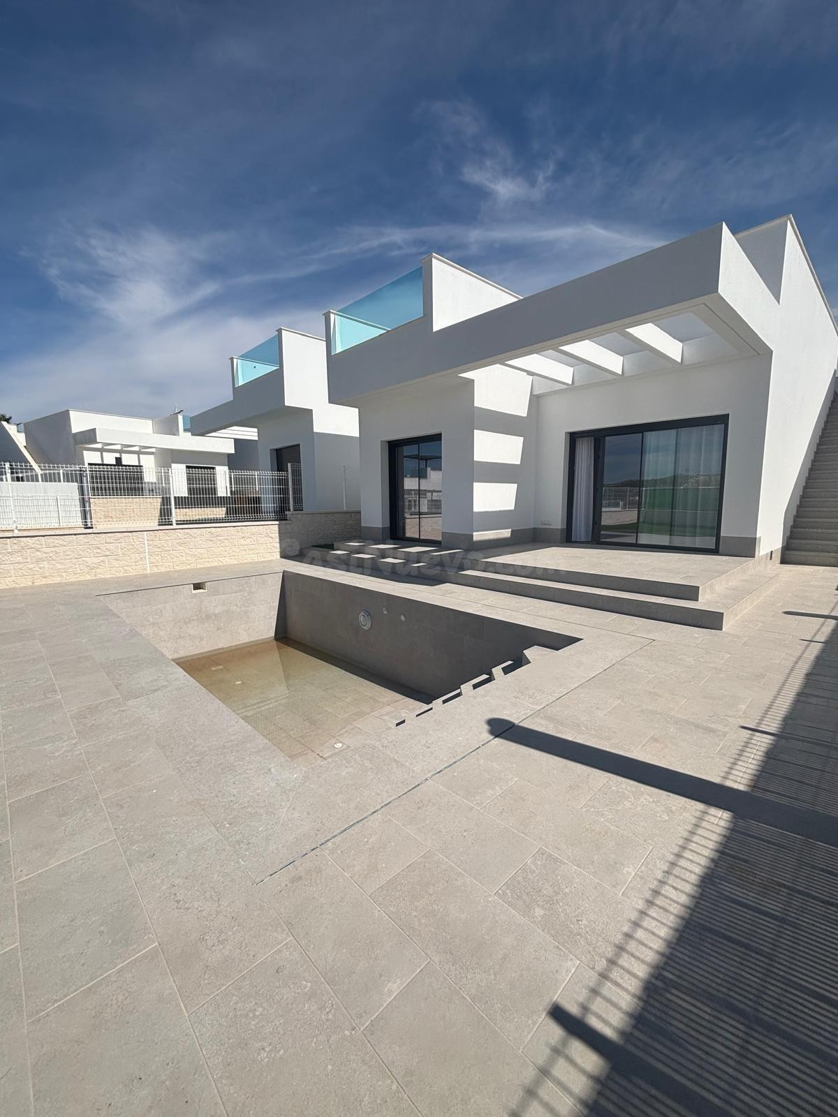 Preciosa villa soleada con piscina privada y parcela indepen - foto 2