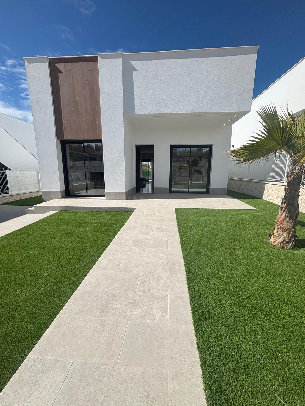 Preciosa villa soleada con piscina privada y parcela indepen - foto 3