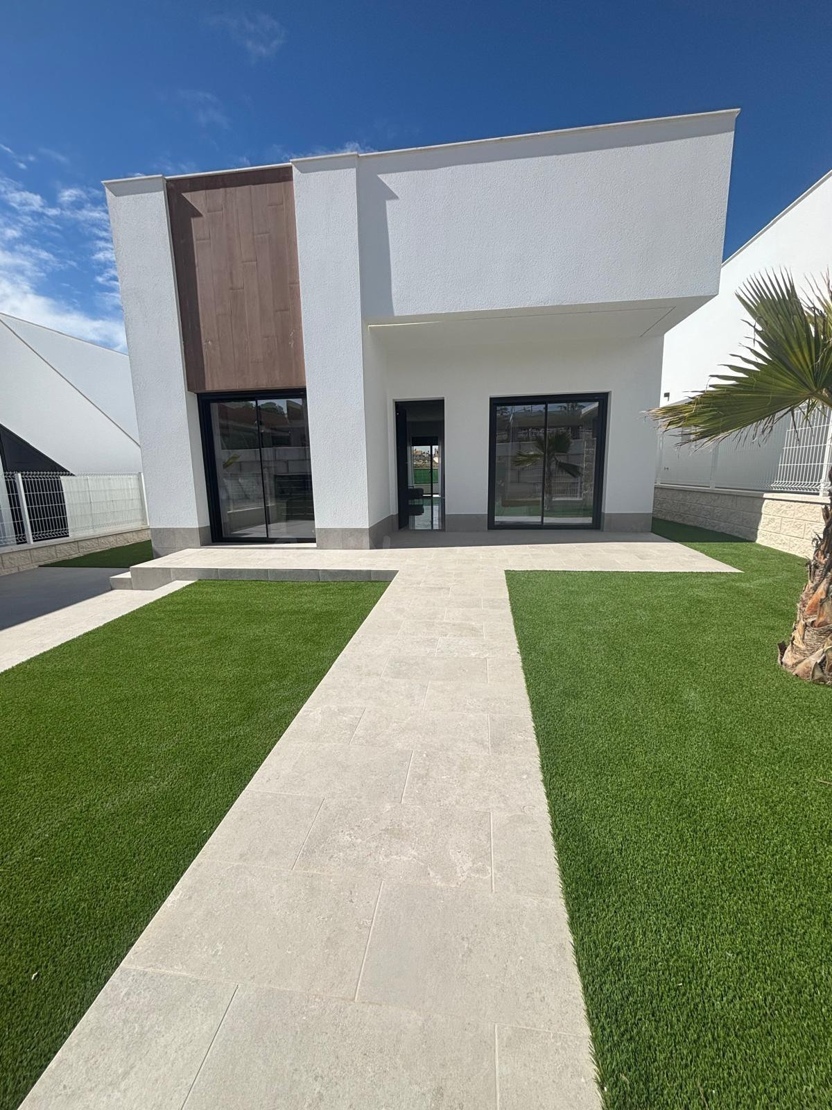 Preciosa villa soleada con piscina privada y parcela indepen - foto 4