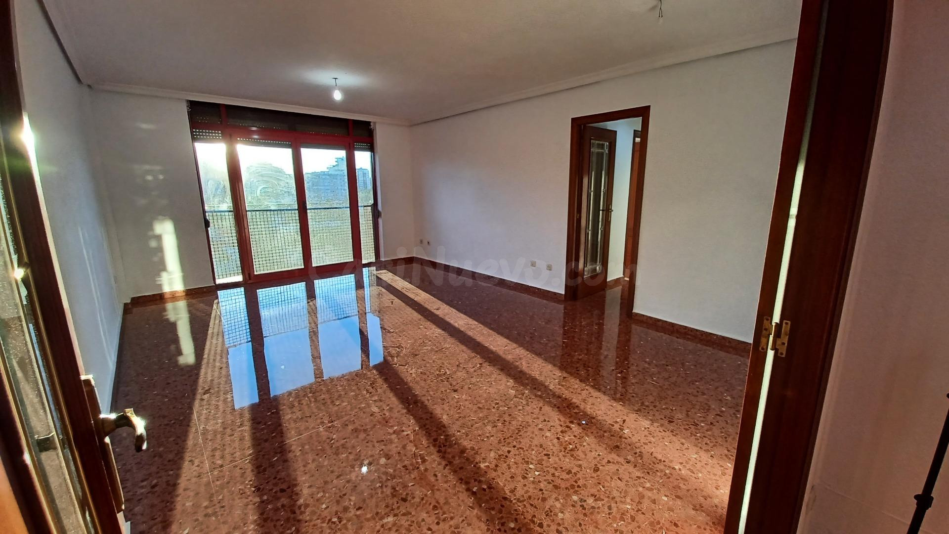 Espectacular Piso en En Corts, Valencia – Ideal para Familias
