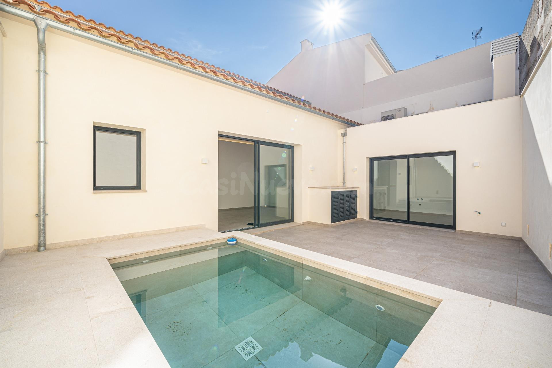 Obra nueva con Piscina recien terminada