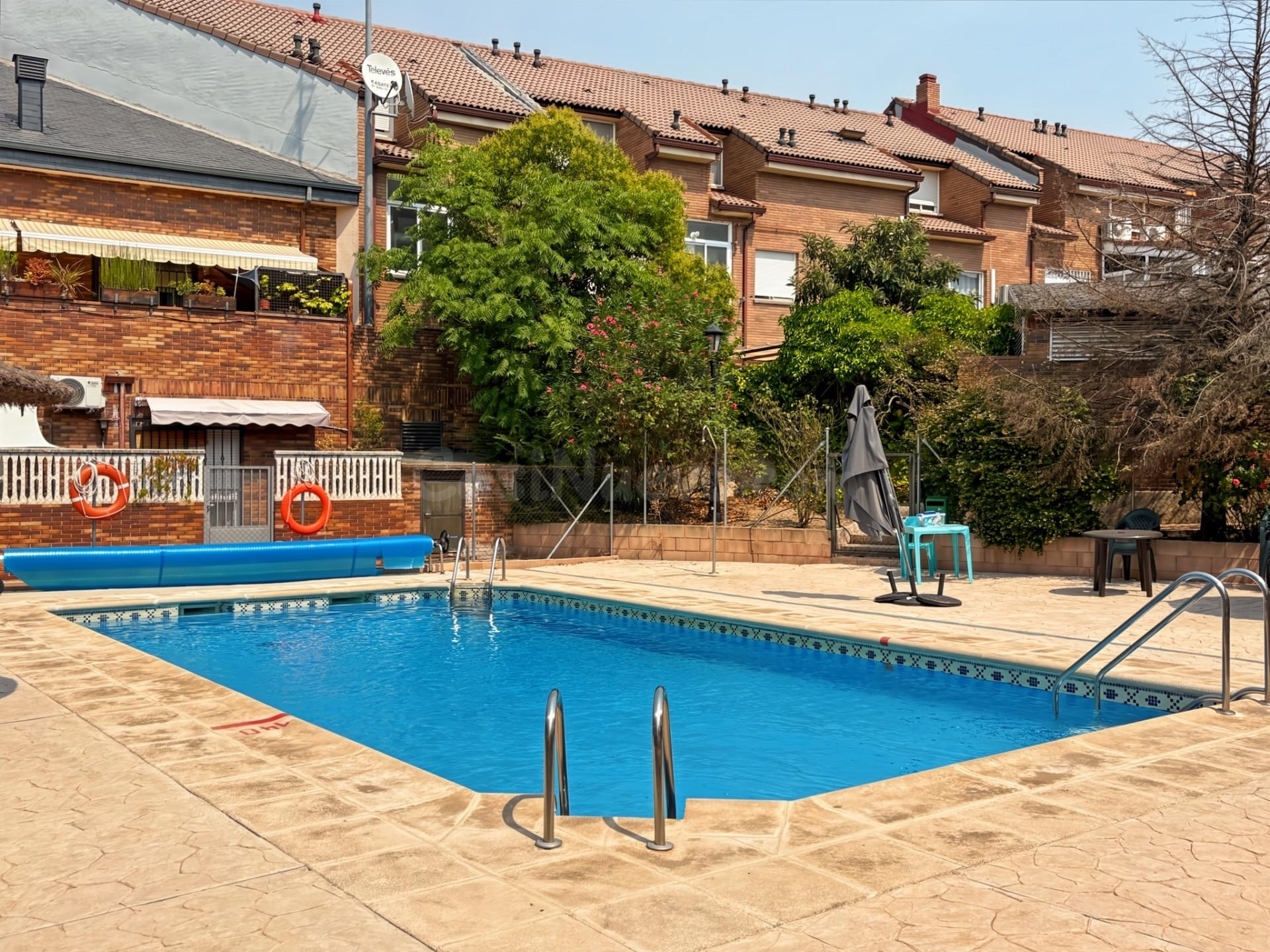 PRECIOSO Dúplex amueblado en urbanización