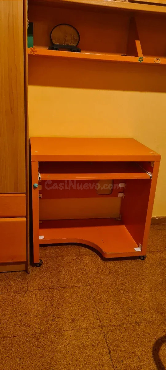 Escritorio y silla con ruedas para ordenador - foto 2