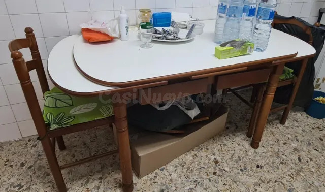 Mesa extensible cocina/comedor madera y sillas