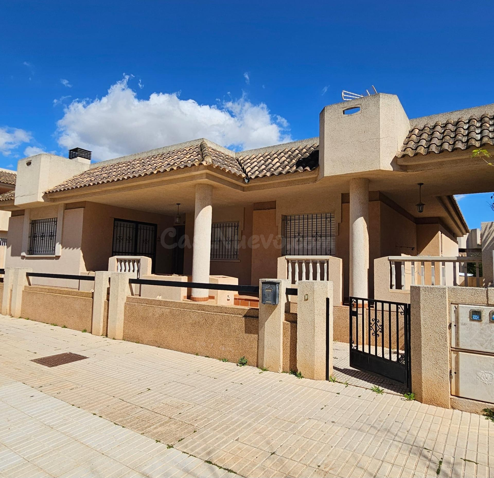 ALQUILER CHALET POLIGONO RESIDENCIAL SANTA ANA