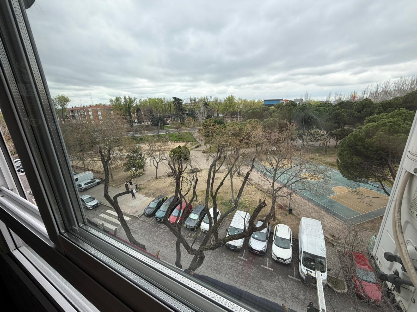 Vivienda con Ascensor y Excelente Conexión de Metro