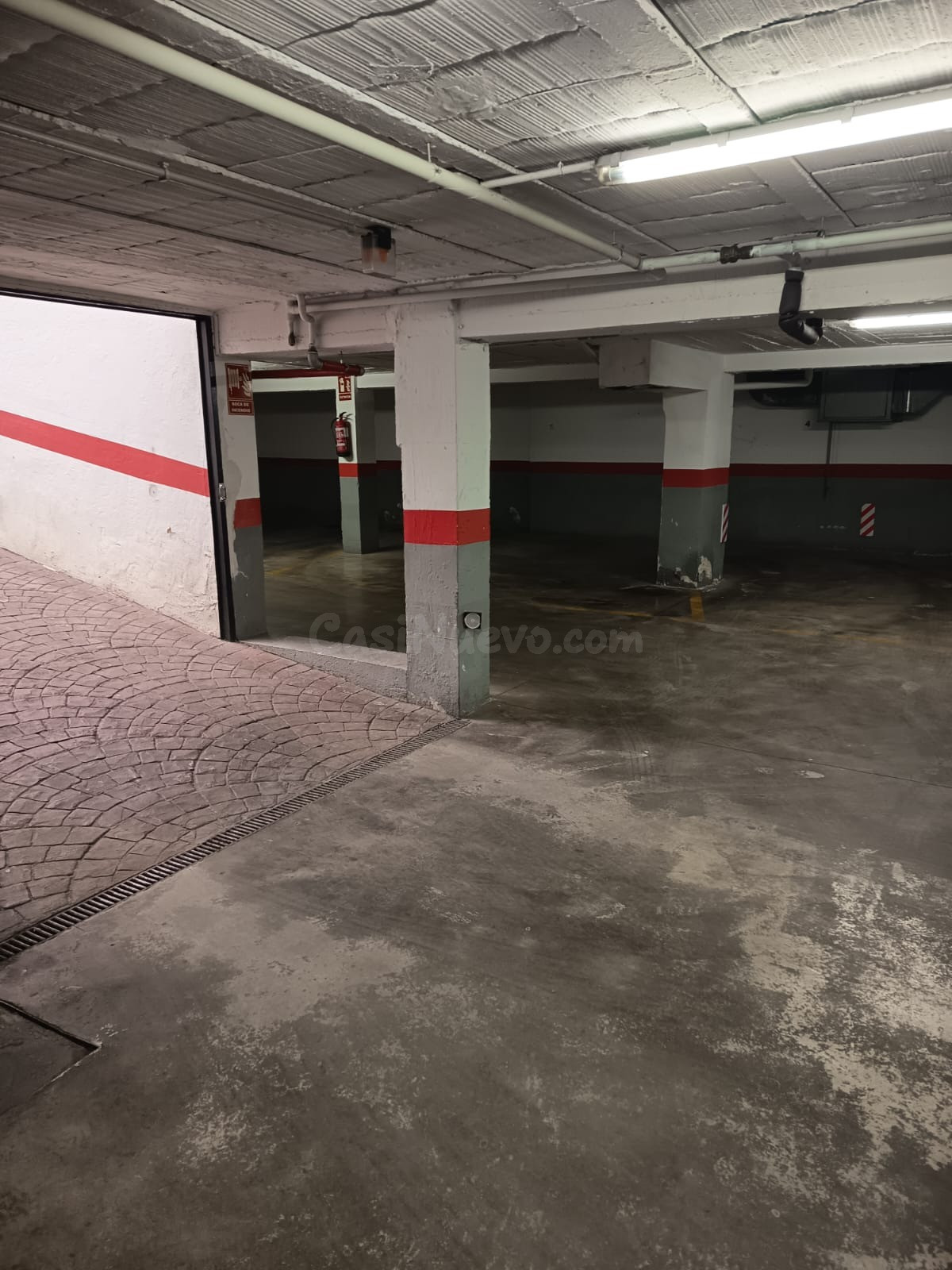 C. Cochera en San Pablo – Comodidad y seguridad en el centro - foto 3