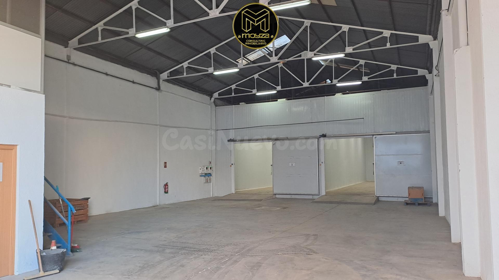NAVE EN EL POLIGONO DE LOS OLIVARES