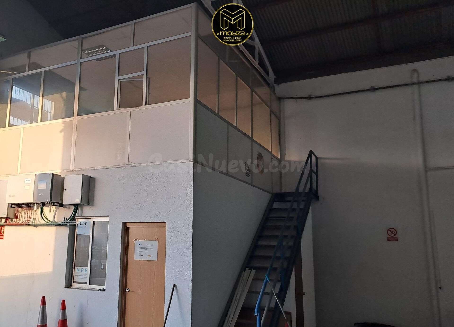 NAVE EN EL POLIGONO DE LOS OLIVARES - foto 3