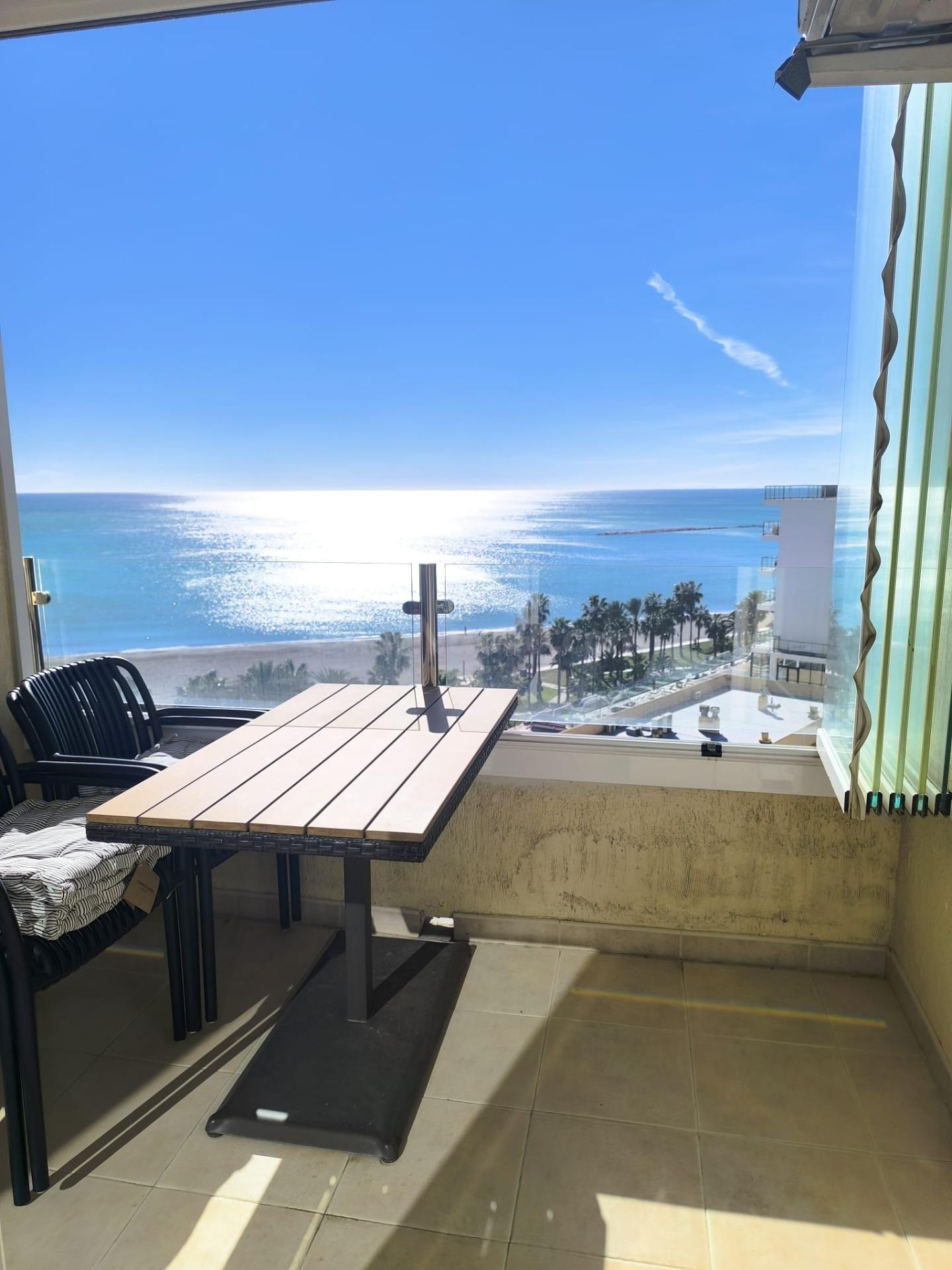 APARTAMENTO EN PRIMERA LINEA DE PLAYA CON LICENCIA TURISTICA