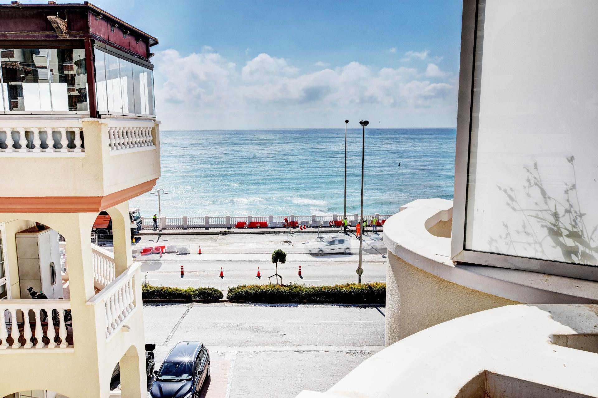 Apartamento Moderno de 1 Dormitorio en primera linea del mar y centrico!!