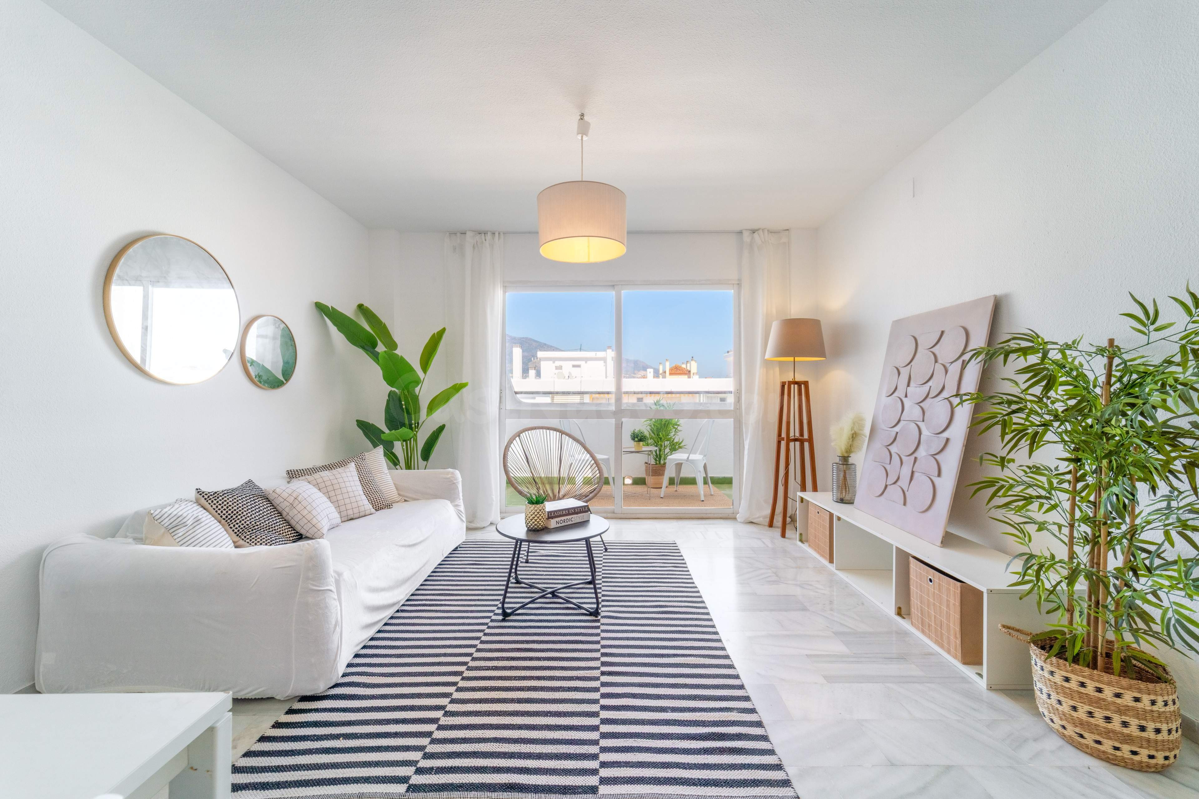 ¡Espectacular piso con terraza y piscina a pasos de la playa!