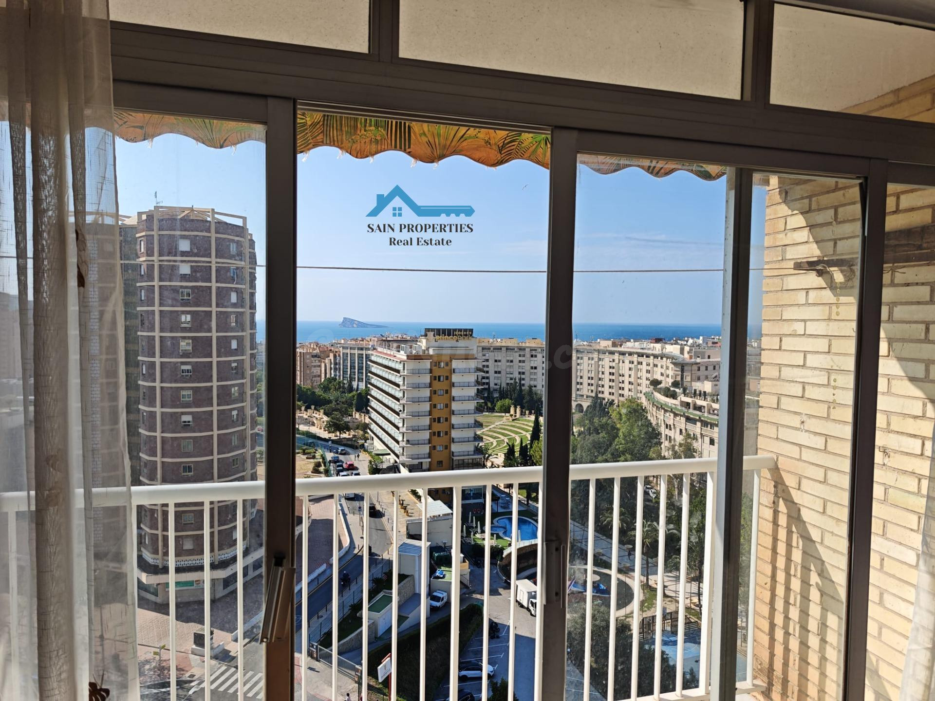 Amplio y luminoso piso en la Avenida Alfonso Puchades, Benidorm