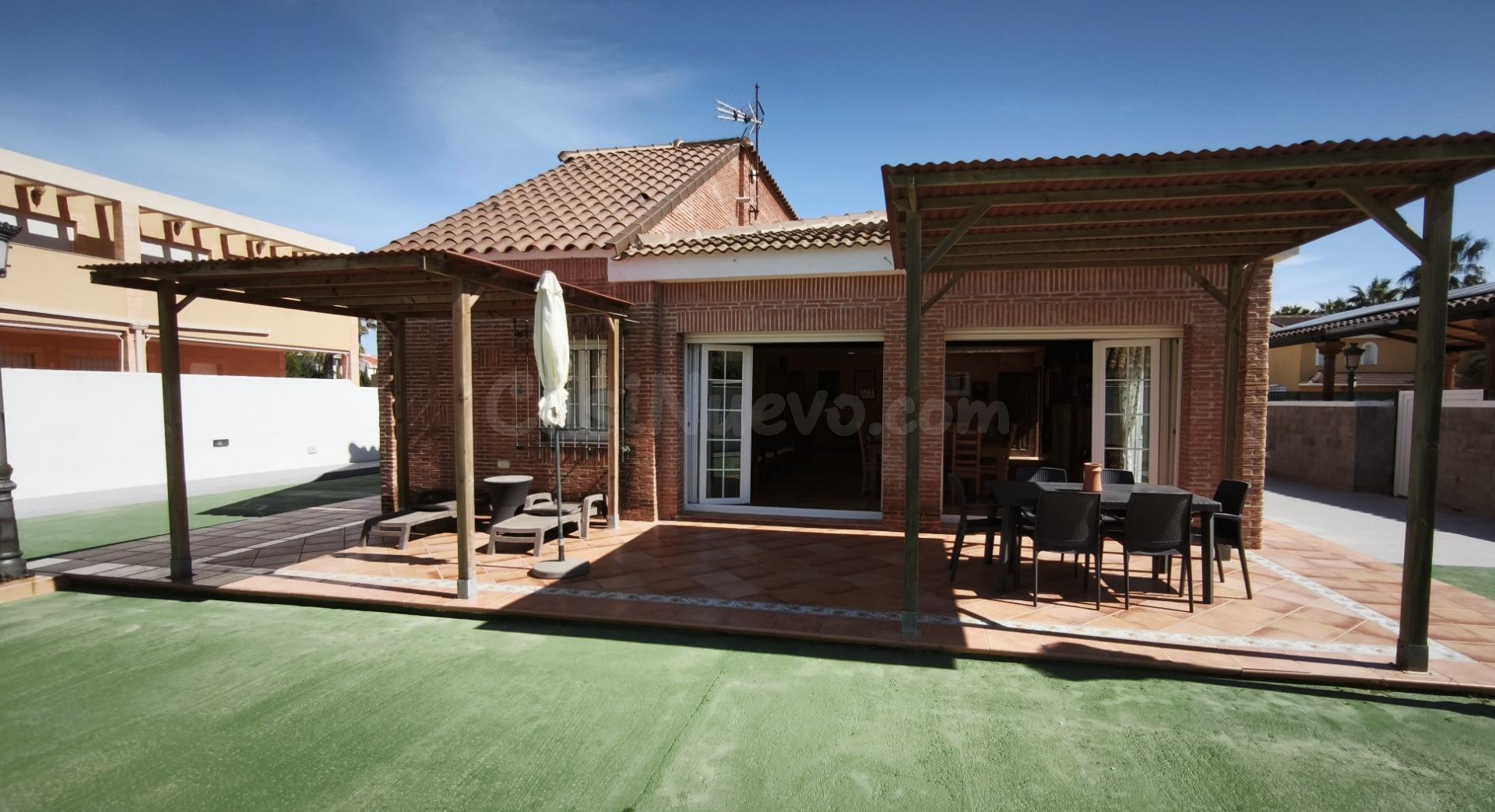 FANTASTICO CHALET A 50 M DEL MAR EN LA MANGA DEL MAR MENOR
