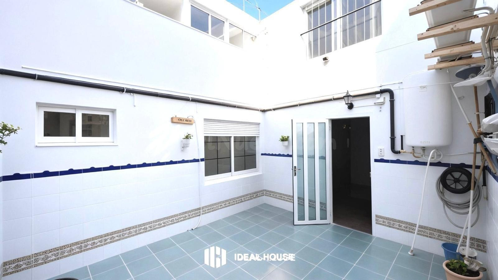 Amplia y Acogedora Vivienda Familiar con Piscina Privada en Entorno Tranquilo