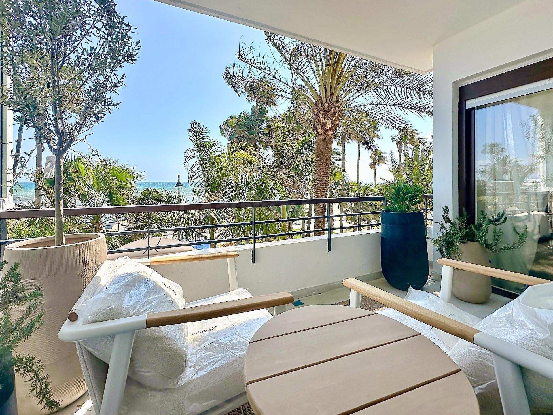 Exclusiva oportunidad de inversión en primera línea de playa en Estepona, en una de las ubicaciones más demandadas de la Costa del Sol.