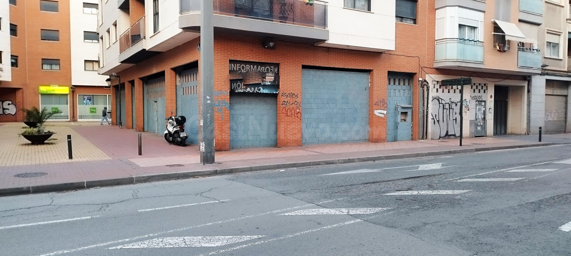 LOCAL CON DOBLE POTENCIAL EN CALLE TORRE DE ROMO: COMERCIAL O RESIDENCIAL