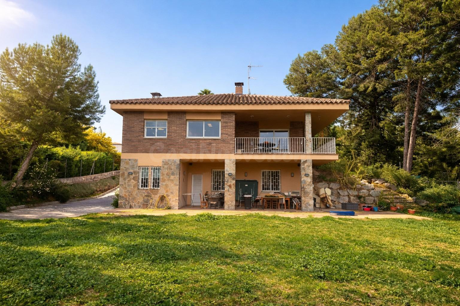 Espectacular casa a 4 vientos en Castellarnau con gran garaje, domótica, terraza !!!