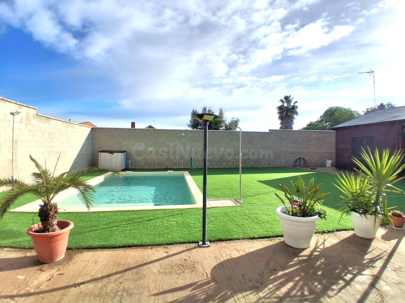 Finca En Pilas con Casa de Madera, Piscina y Nave de Recreo