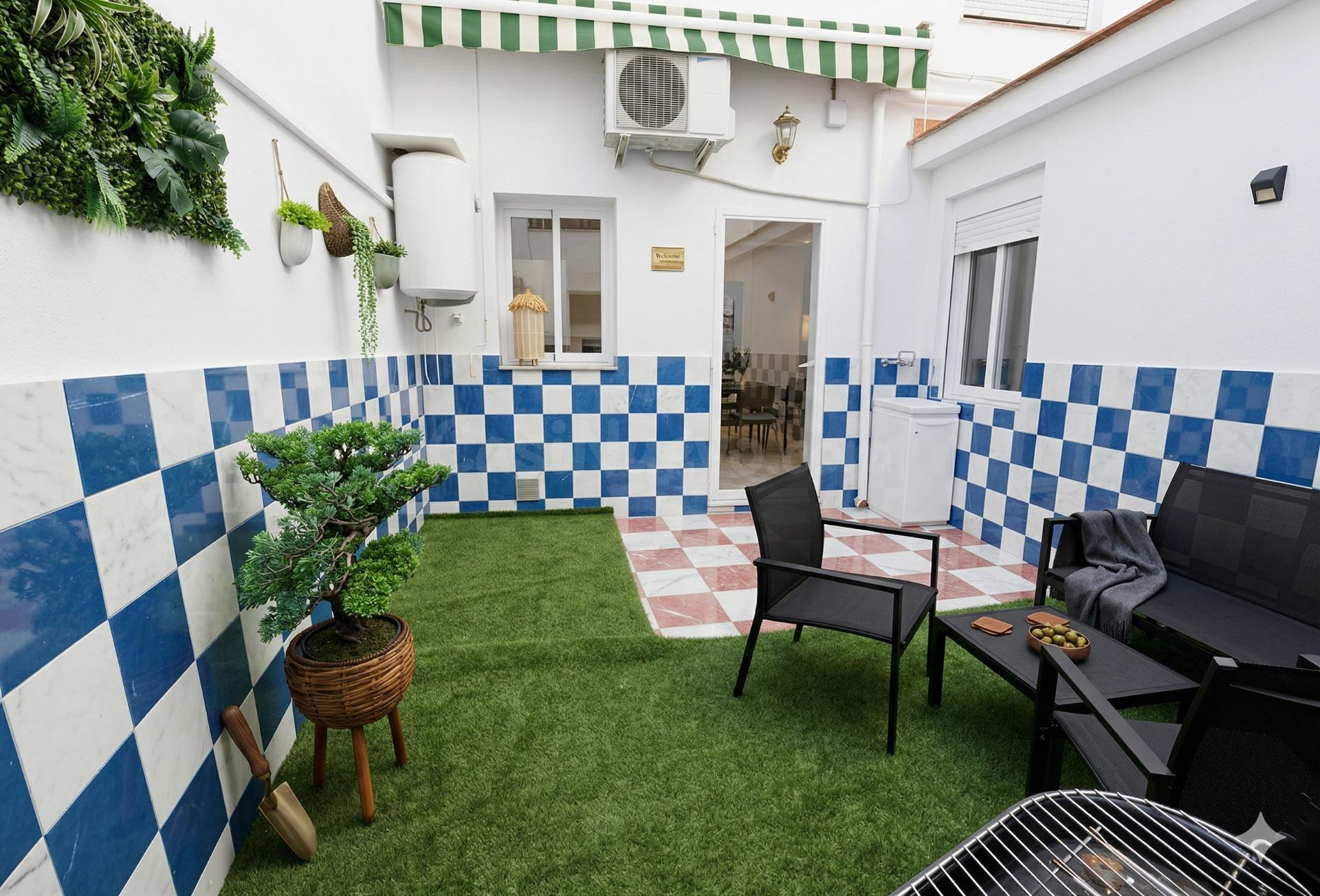 Chalet con patio mediterráneo y licencia turística en Granada Ref: DLR_571 - foto 4