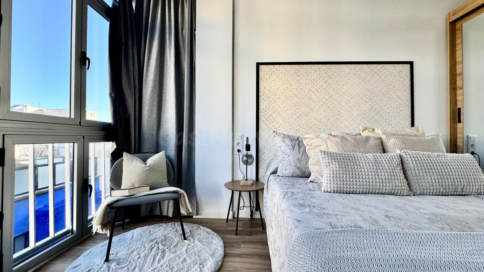 Apartamento reformado y a estrenar a escasos metros del mar  - foto 2