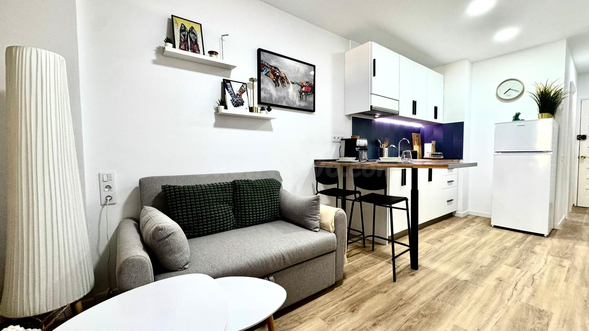 Apartamento reformado y a estrenar a escasos metros del mar  - foto 3