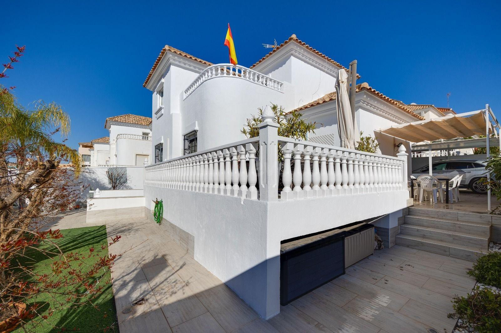 Villa independiente en venta en Las Filipinas, Orihuela Costa - foto 2