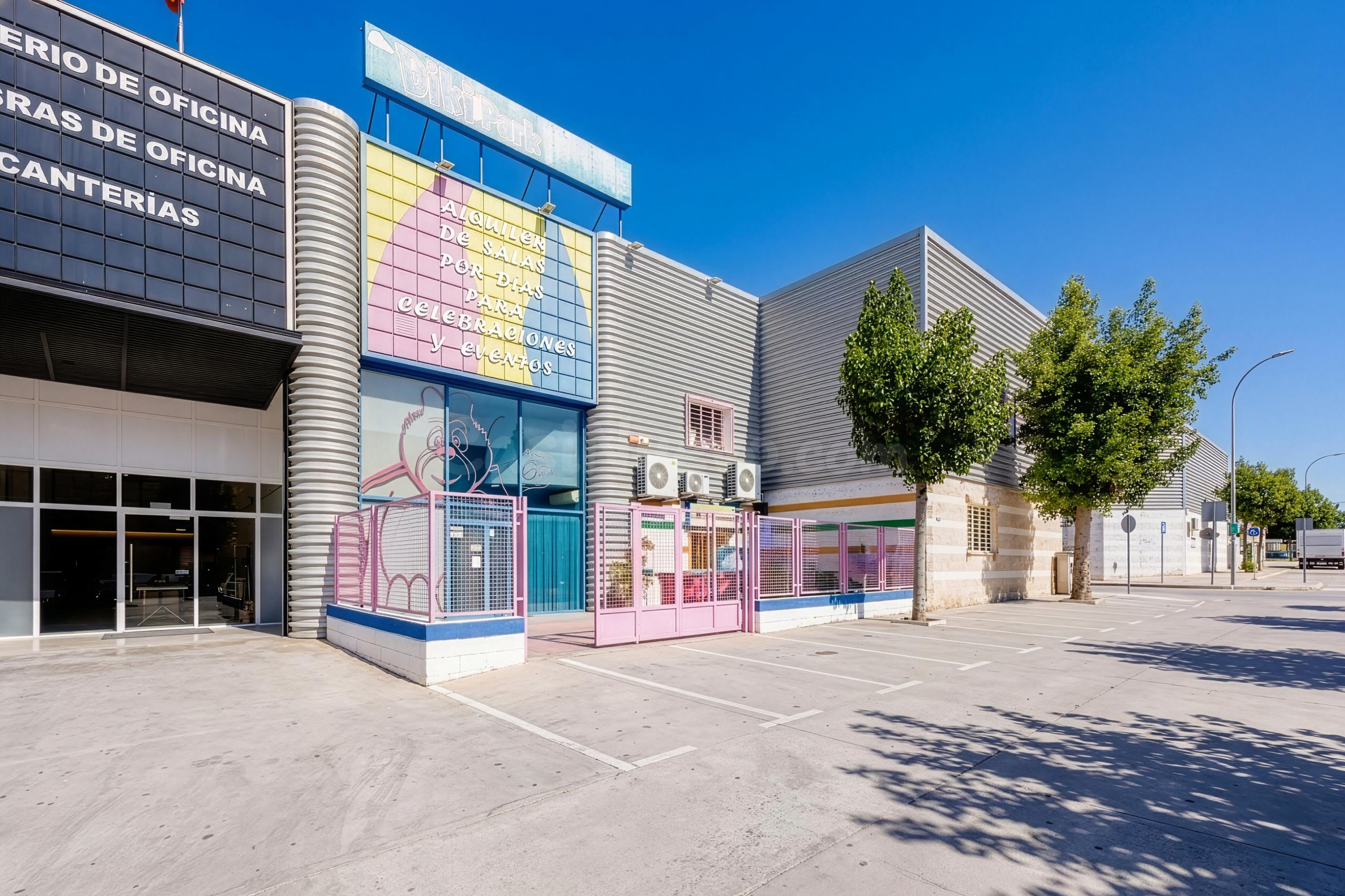 NAVE INDUSTRIAL EN VENTA CON NEGOCIO EN FUNCIONAMIENTO – PAR