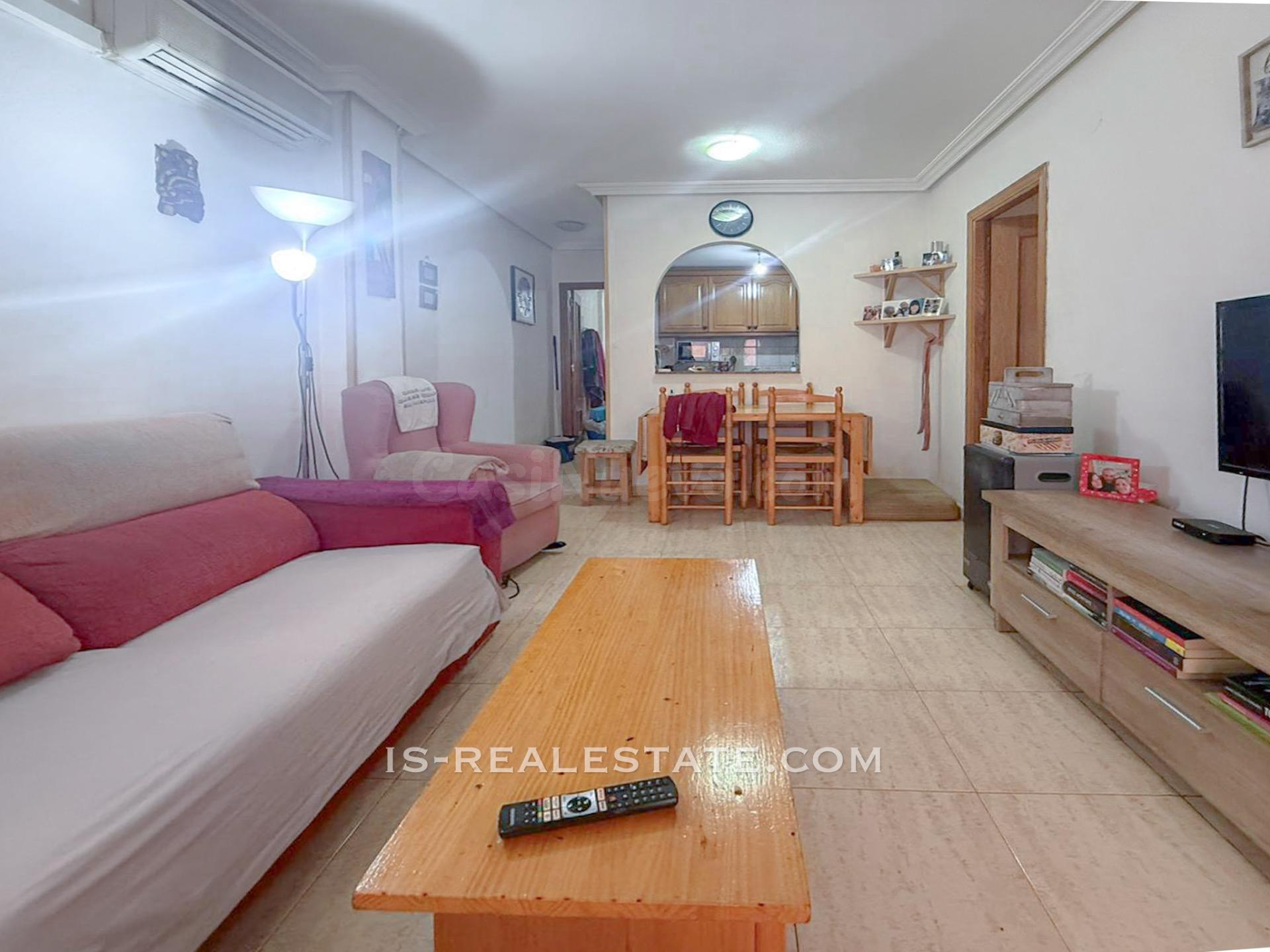 Oportunidad! Apartamento (2001) con excelentes calidades + A