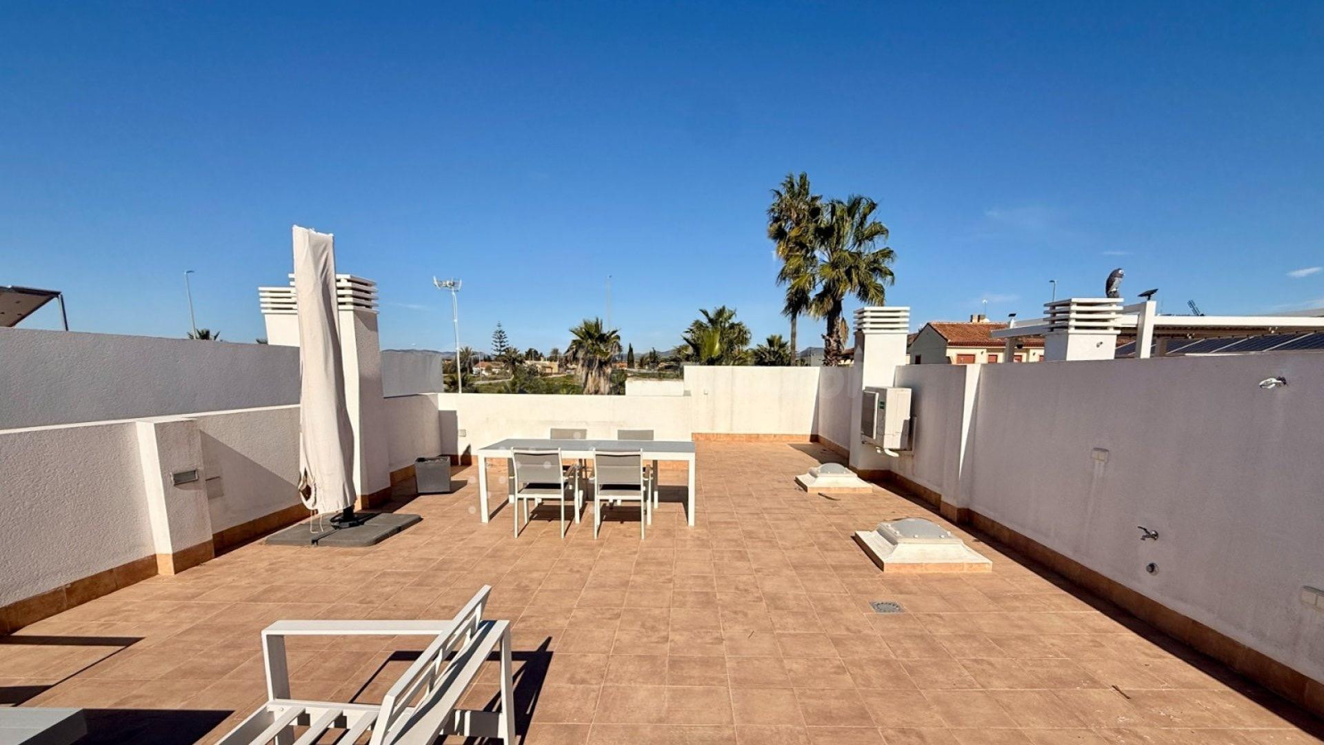 Villa moderna independiente en venta en Avileses con piscina - foto 4