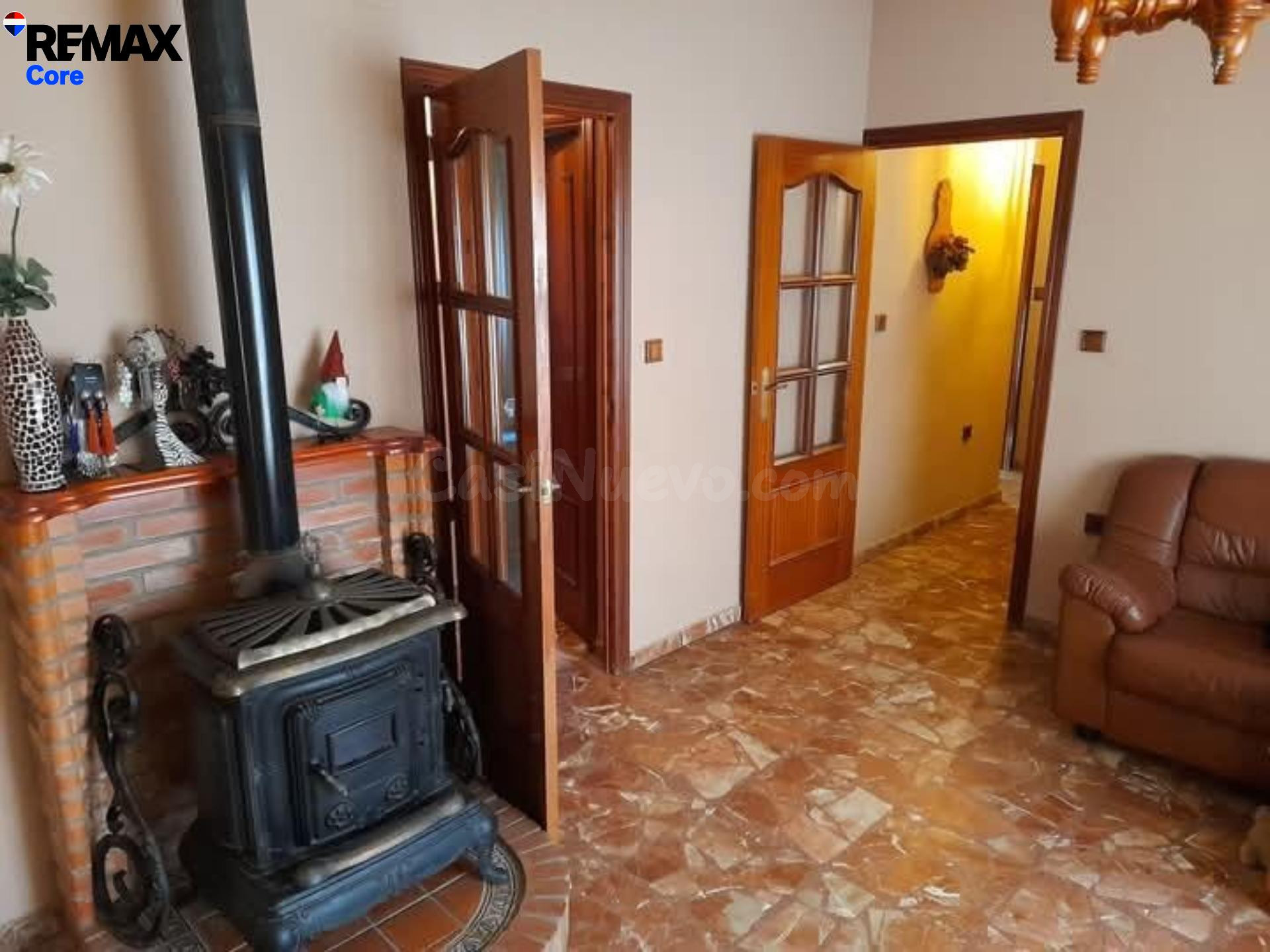 Amplia Vivienda de Tres Plantas con Cochera para Cuatro Coch - foto 2
