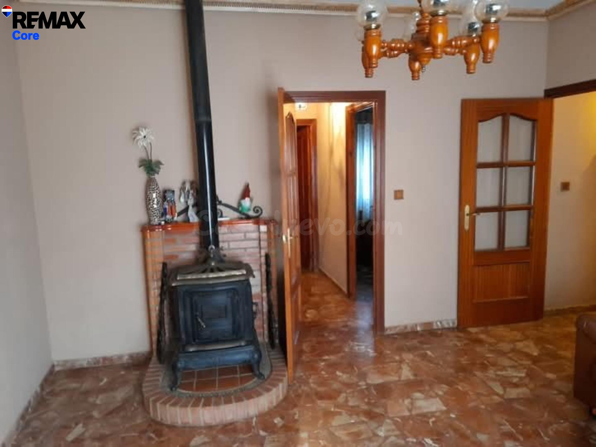 Amplia Vivienda de Tres Plantas con Cochera para Cuatro Coch - foto 5