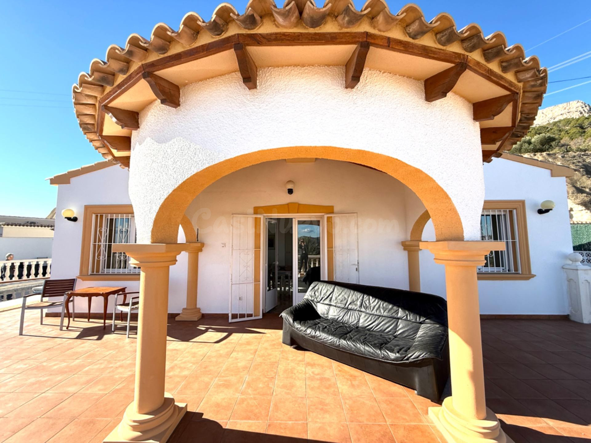 SE VENDE BONITA CASA CON VISTAS AL MAR EN CALPE - foto 4