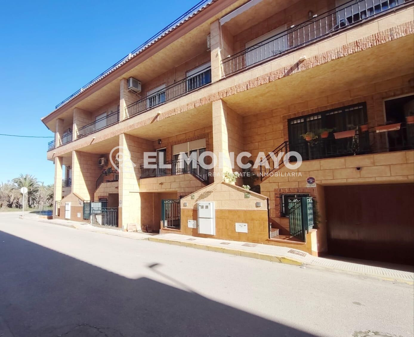 Fantástica vivienda adosada con solárium privado en Catral, 