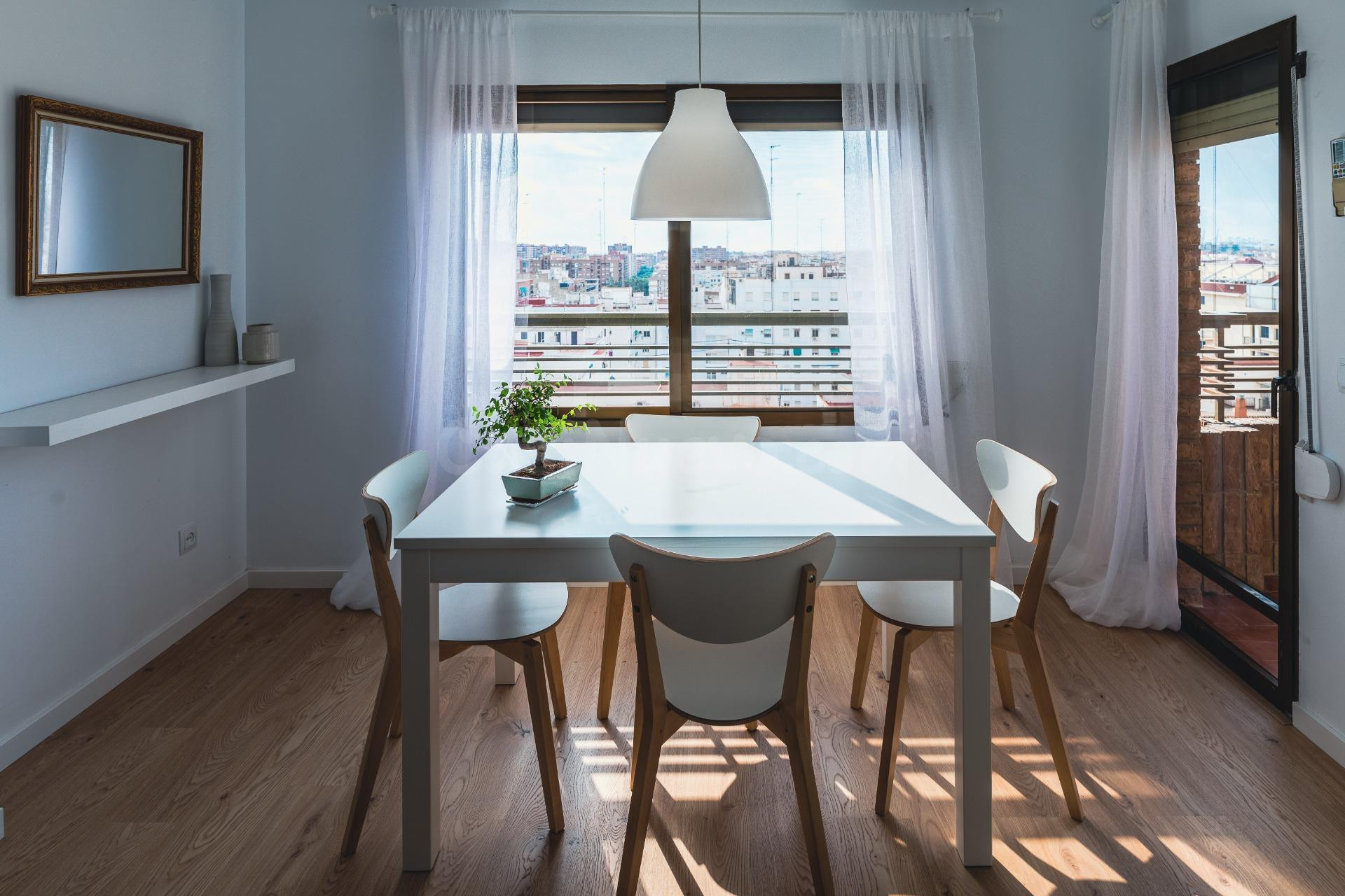 Exquisito Piso en Mestalla, Valencia – Lujo y Comodidad. - foto 3