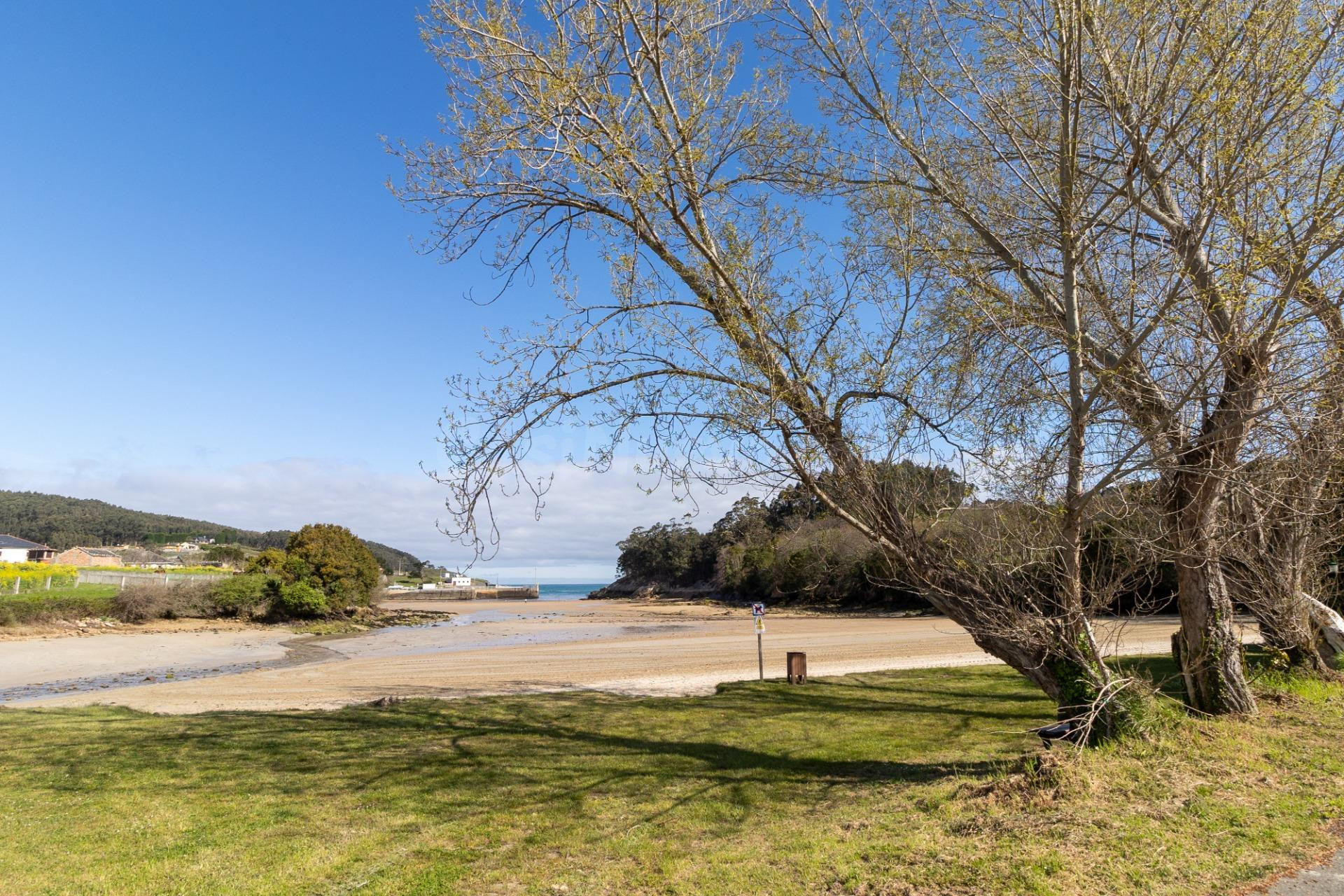 A 100 METROS DE LA PLAYA, CASA INDEPENDIENTE CON FINCA Y GRAN POTENCIAL EN Portocelo