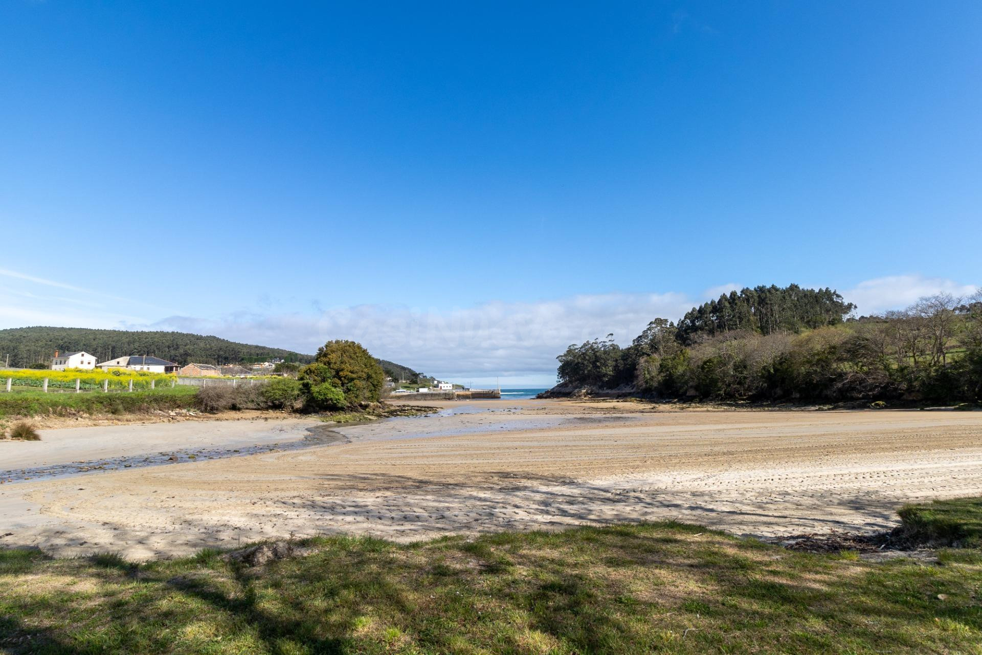 A 100 METROS DE LA PLAYA, CASA INDEPENDIENTE CON FINCA Y GRAN POTENCIAL EN Portocelo - foto 3