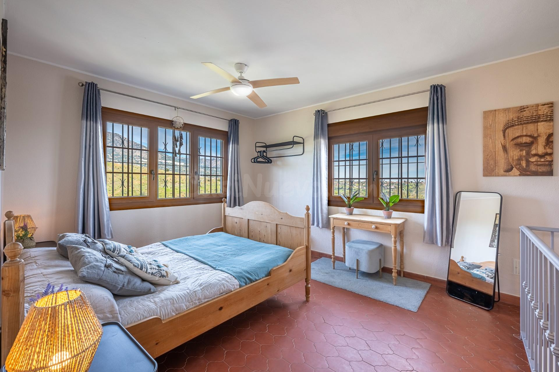 Villa con parcela de 6.000 m2, vistas al mar y suite indepen - foto 5
