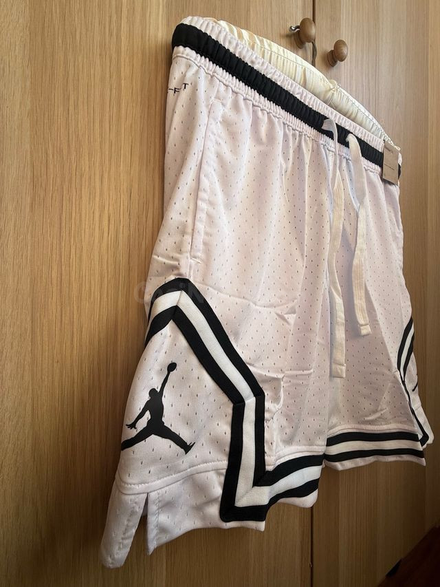 Pantalones Cortos Jordan Blancos y Negros