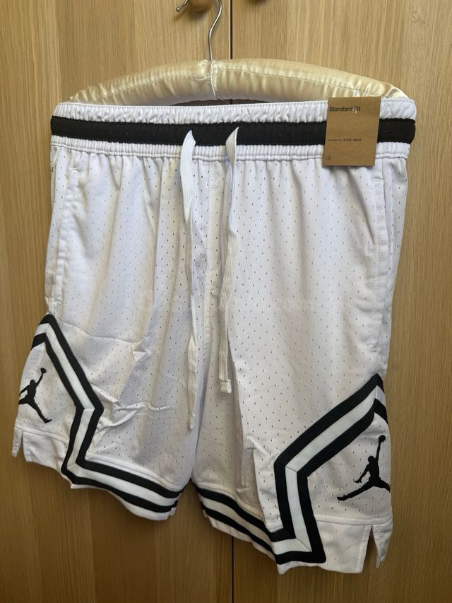 Pantalones Cortos Jordan Blancos y Negros - foto 5