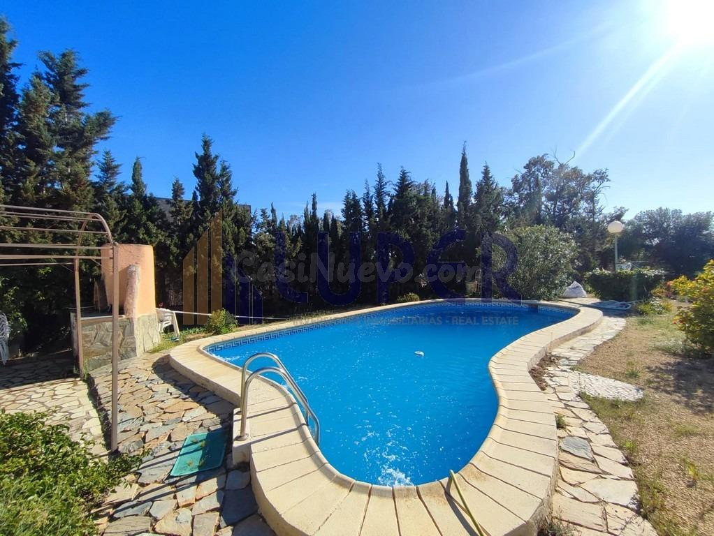 Chalet independiente con dos viviendas en parcela urbana de  - foto 4