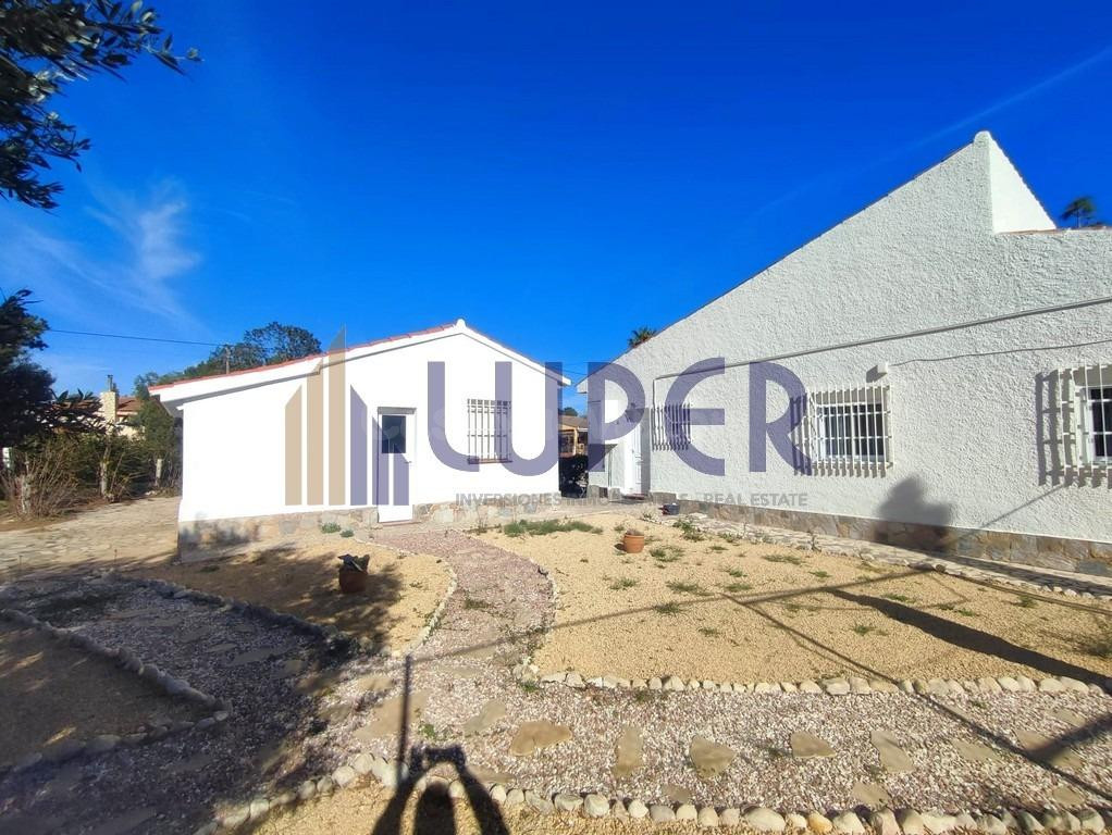 Chalet independiente con dos viviendas en parcela urbana de  - foto 5