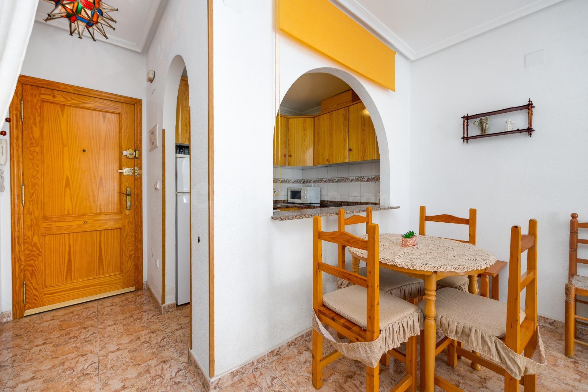 Apartamento de 1 dormitorio con orientación este en el centro de Torrevieja - foto 4