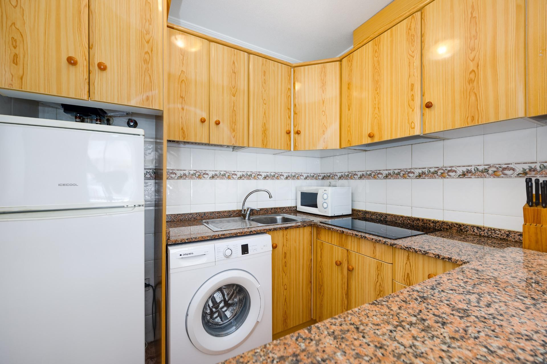 Apartamento de 1 dormitorio con orientación este en el centro de Torrevieja - foto 5