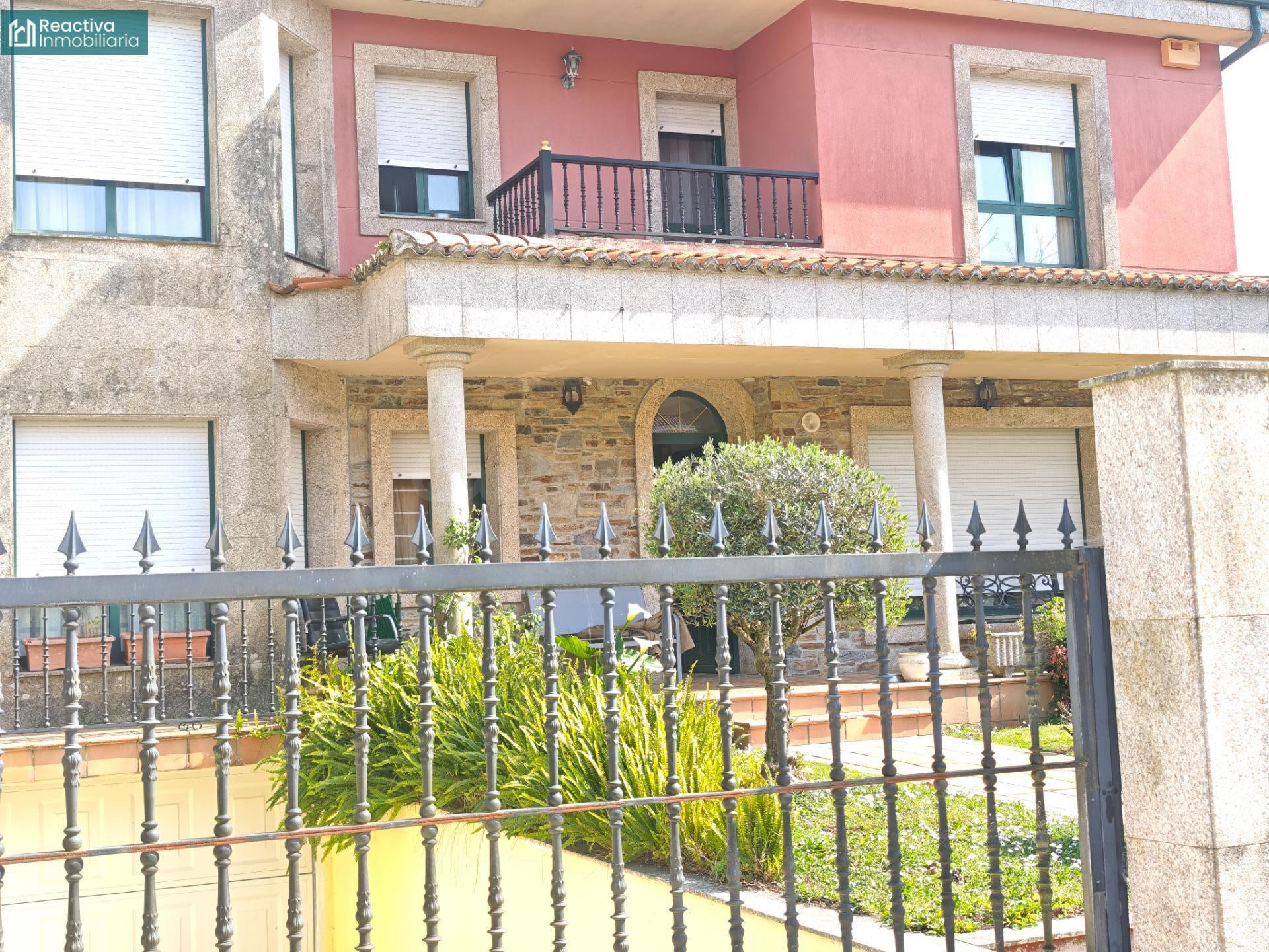 Chalet en San Sadurniño con Piscina y zonas deportivas comun - foto 2